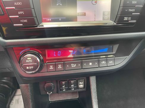 Used 2016 Toyota Corolla S Premium image 23