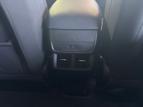 Used 2025 Chevrolet Equinox LT image 29