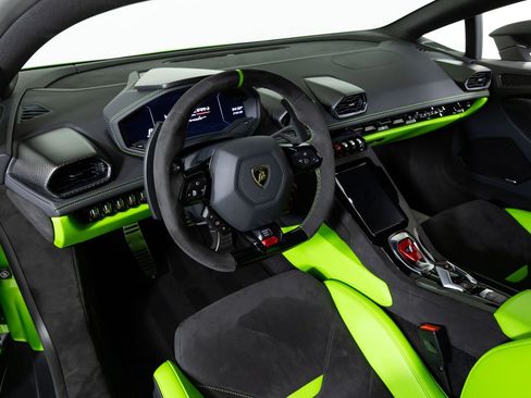 Used 2024 Lamborghini Huracan Sterrato image 4