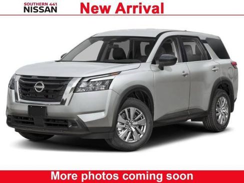 Certified 2024 Nissan Pathfinder S FWD image 1