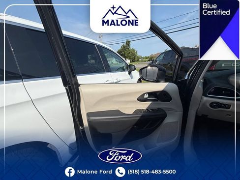 Used 2023 Chrysler Pacifica Touring-L FWD image 20