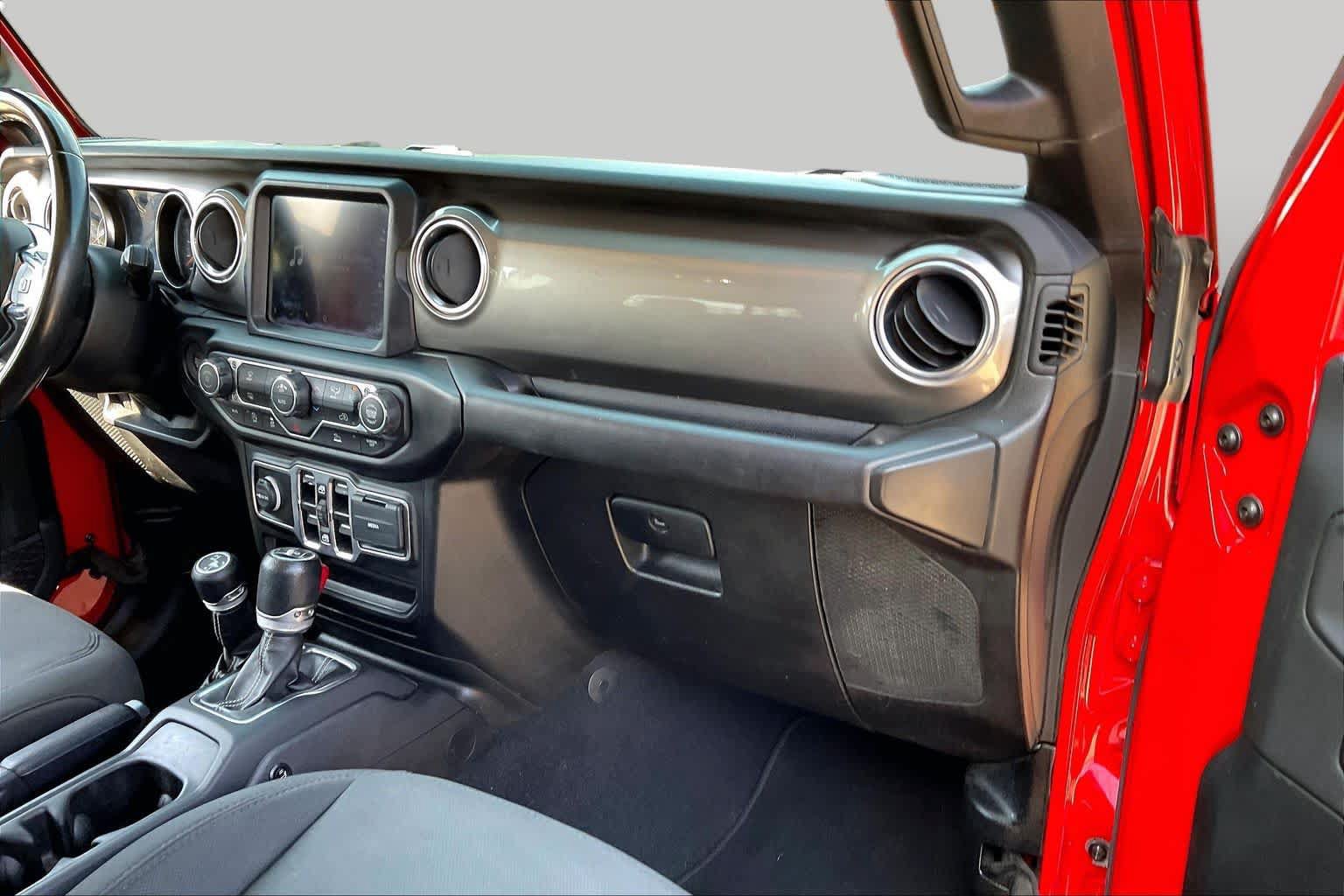 Used 2020 Jeep Gladiator Overland AWD/4WD image 18