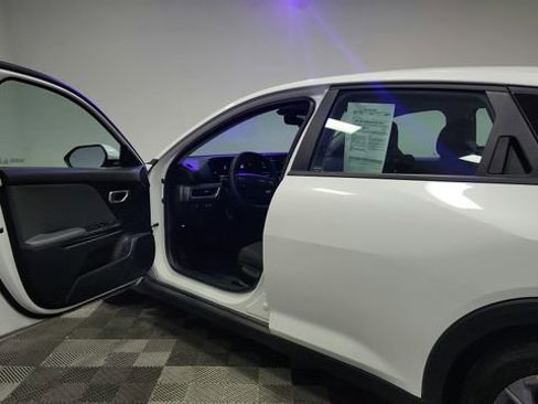 Used 2025 Kia K4 FWD image 16