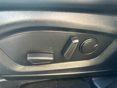 Used 2022 Ford Explorer Limited image 22