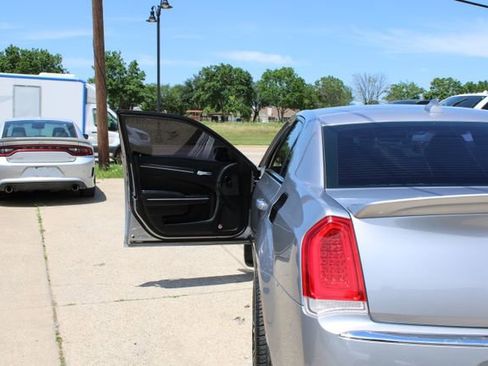 Used 2017 Chrysler 300 Limited w/ 300 Premium Group AWD/4WD image 9