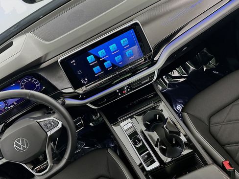 Used 2024 Volkswagen Atlas Peak Edition SEL image 18