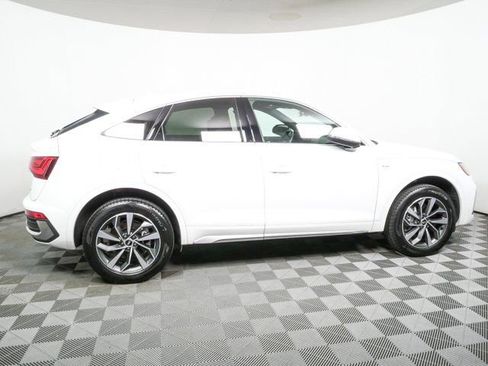 Used 2023 Audi Q5 2.0T Premium w/ Convenience Package AWD/4WD image 2