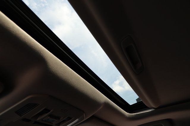 Used 2020 Toyota Highlander XLE AWD/4WD image 22