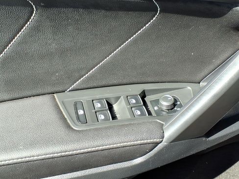 Used 2023 Volkswagen Tiguan SE FWD image 5
