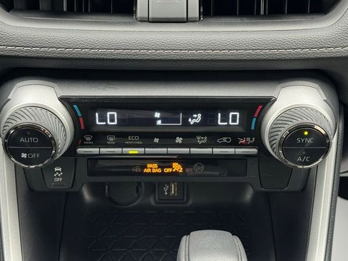 Used 2025 Toyota RAV4 LE image 39