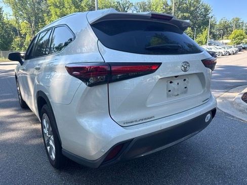 Used 2021 Toyota Highlander Limited FWD image 15
