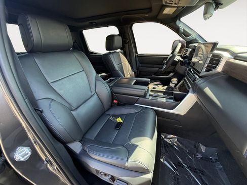 Used 2025 Toyota Tundra Platinum AWD/4WD image 19