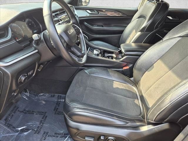 Used 2022 Jeep Grand Cherokee Altitude AWD/4WD image 11