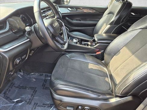 Used 2022 Jeep Grand Cherokee Altitude AWD/4WD image 11