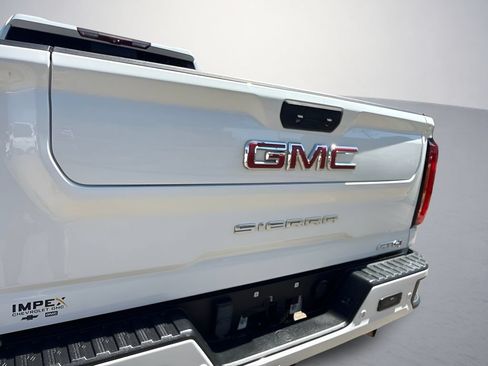 Used 2021 GMC Sierra 2500 AT4 w/ AT4 Premium Plus Package AWD/4WD image 39