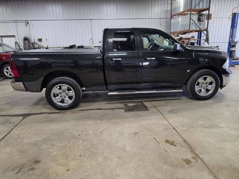 Used 2017 RAM 1500 Classic SLT AWD/4WD image 9
