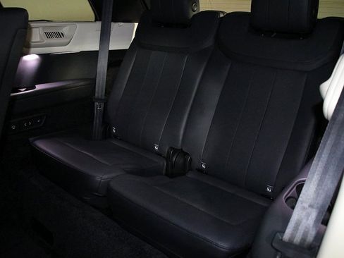 Used 2022 Land Rover Range Rover Long Wheelbase SE image 15