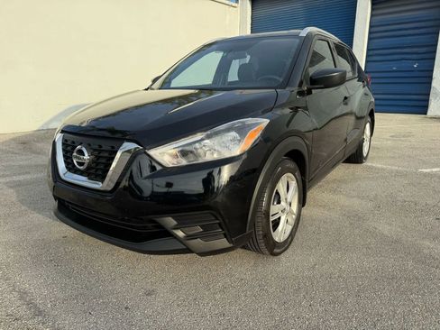 Used 2019 Nissan Kicks S image 1