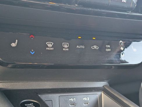 Used 2025 Nissan Kicks SR w/ SR Premium Package FWD image 15