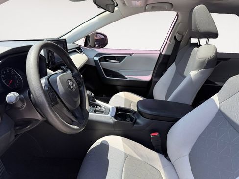 Used 2019 Toyota RAV4 XLE FWD image 9