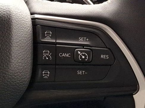 Used 2023 Jeep Grand Cherokee Limited image 28