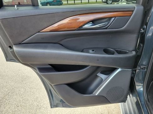 Used 2020 Cadillac Escalade Luxury AWD/4WD image 19