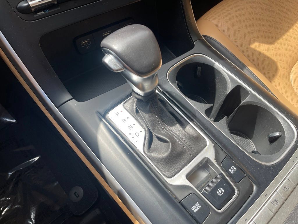 Used 2024 Kia Carnival LX FWD image 25