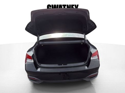 Used 2023 Hyundai Elantra SEL w/ Convenience Package image 14