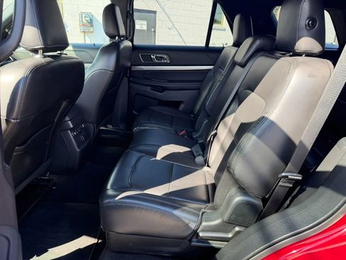 Used 2019 Ford Explorer XLT w/ Equipment Group 202A AWD/4WD image 12