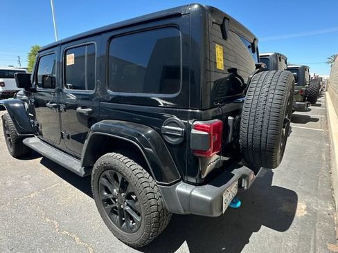 Used 2023 Jeep Wrangler Unlimited Sahara w/ Cold Weather Group AWD/4WD image 5