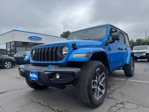 Used 2024 Jeep Wrangler Unlimited w/ Convenience Group AWD/4WD image 6