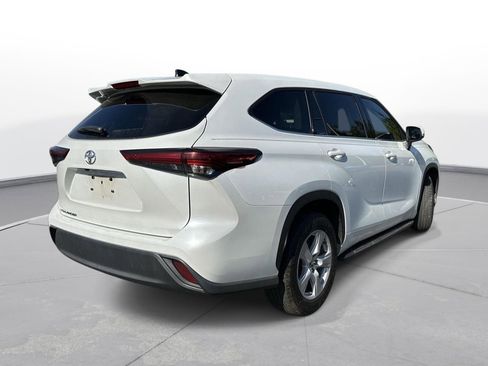 Used 2022 Toyota Highlander L image 6