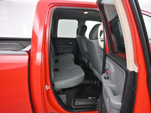 Used 2018 RAM 1500 Classic SLT AWD/4WD image 35