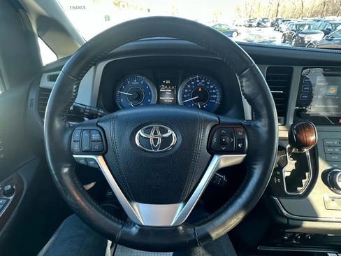 Used 2015 Toyota Sienna Limited image 10