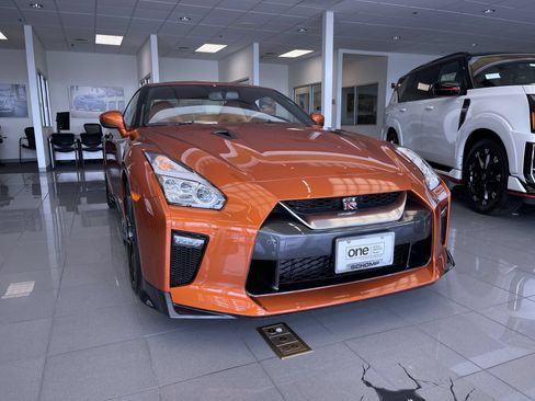Used 2018 Nissan GT-R Premium w/ Premium Interior Package AWD/4WD image 3