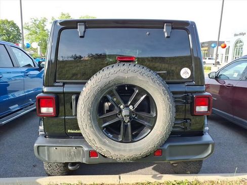 Used 2021 Jeep Wrangler Unlimited Sahara AWD/4WD image 6