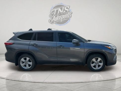 Used 2020 Toyota Highlander LE image 6