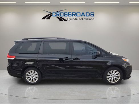 Used 2014 Toyota Sienna XLE image 6