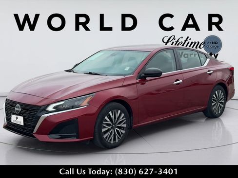Used 2024 Nissan Altima 2.5 SV FWD image 3