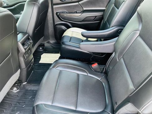 Used 2022 GMC Acadia SLT w/ Elevation Edition AWD/4WD image 32