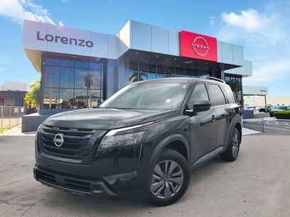 Used 2025 Nissan Pathfinder SV w/ Black Appearance Package