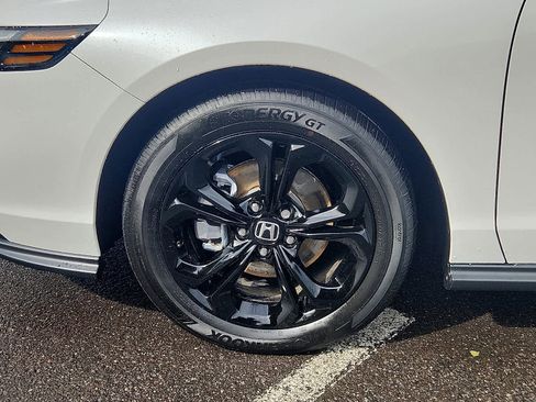 Certified 2025 Honda Accord SE image 9