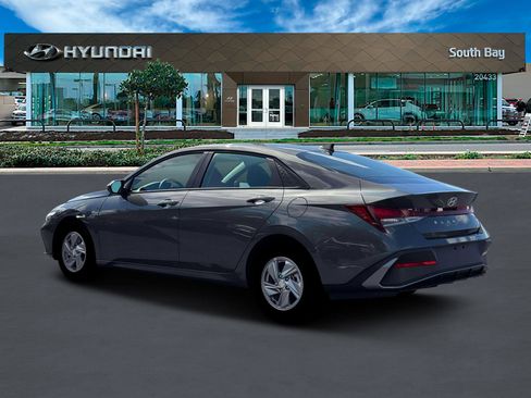 New 2026 Hyundai Elantra SE FWD image 4
