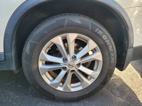 Used 2016 Nissan Rogue SV FWD image 8
