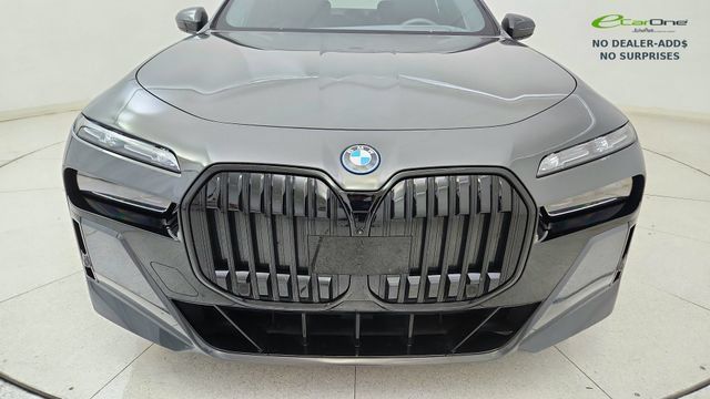 Used 2023 BMW i7 xDrive60 AWD/4WD image 8