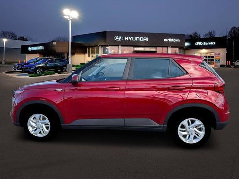 New 2026 Hyundai Venue SE image 3