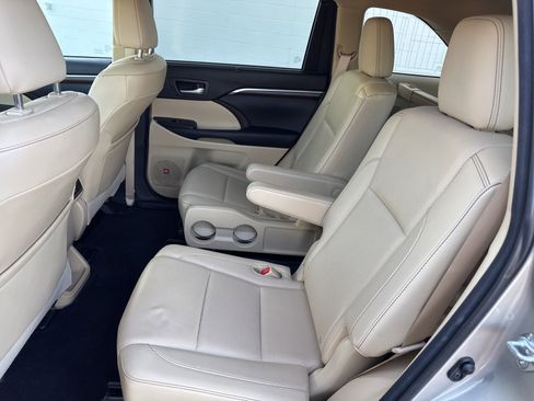 Used 2016 Toyota Highlander Limited image 13