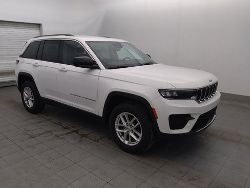Used 2023 Jeep Grand Cherokee Laredo RWD image 11