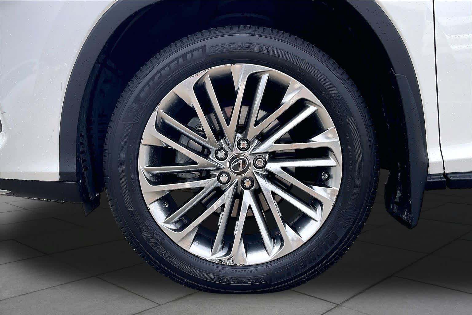 Used 2022 Lexus RX 350L Luxury w/ Accessory Package (Z1) FWD image 8