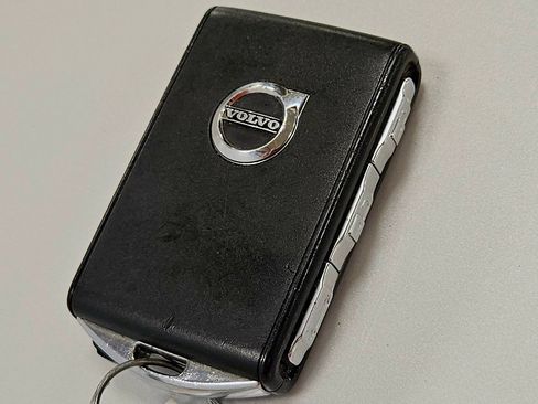 Used 2019 Volvo XC60 T8 Inscription w/ Advanced Package image 43